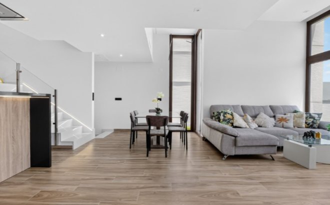 Resale - Villa -
Torrevieja - Costa Blanca