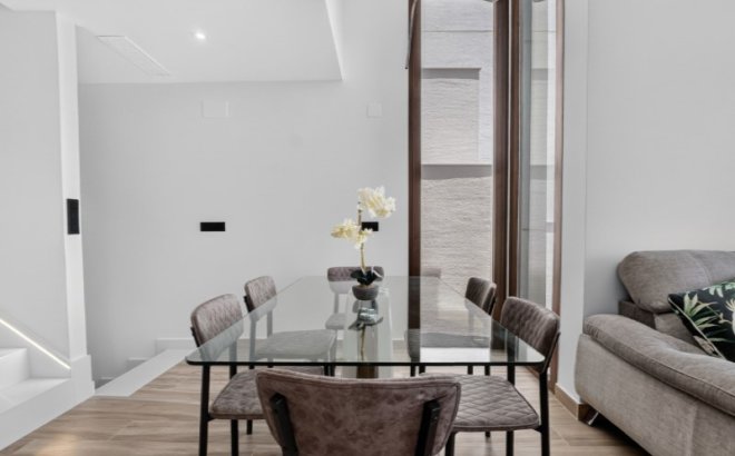 Resale - Villa -
Torrevieja - Costa Blanca