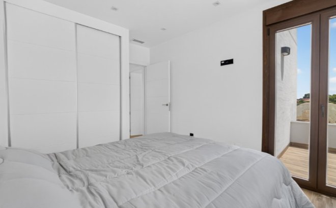 Resale - Villa -
Torrevieja - Costa Blanca