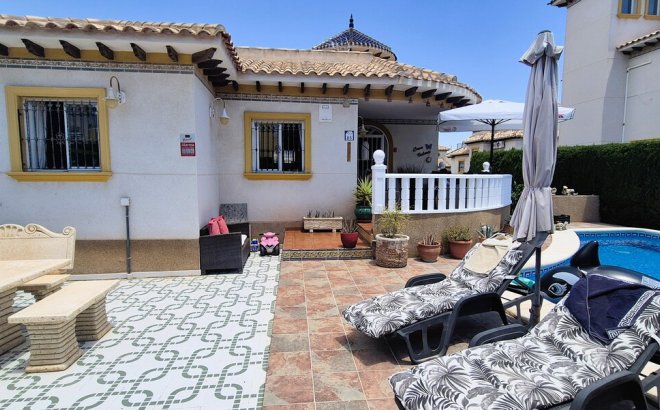 Resale - Villa -
Villamartin - Costa Blanca