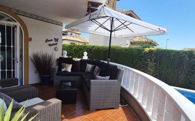 Resale - Villa -
Villamartin - Costa Blanca