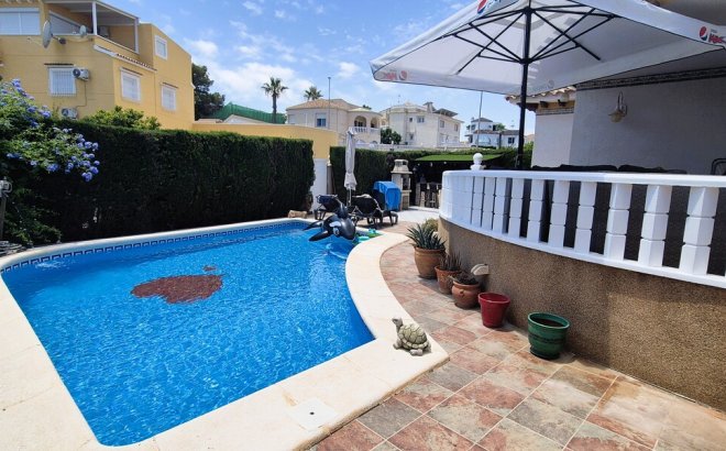 Resale - Villa -
Villamartin - Costa Blanca