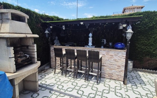 Resale - Villa -
Villamartin - Costa Blanca