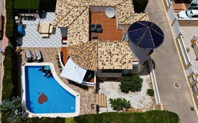 Resale - Villa -
Villamartin - Costa Blanca