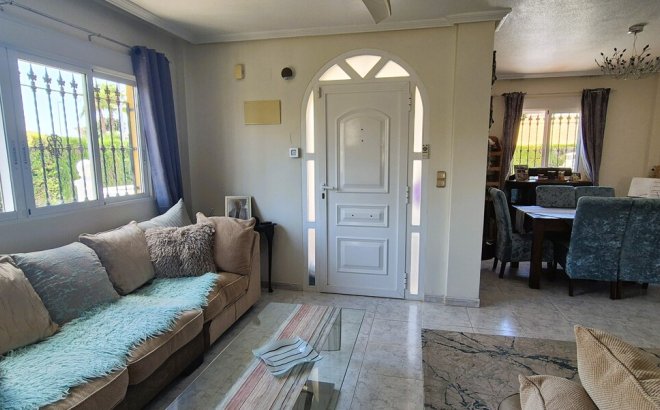 Resale - Villa -
Villamartin - Costa Blanca