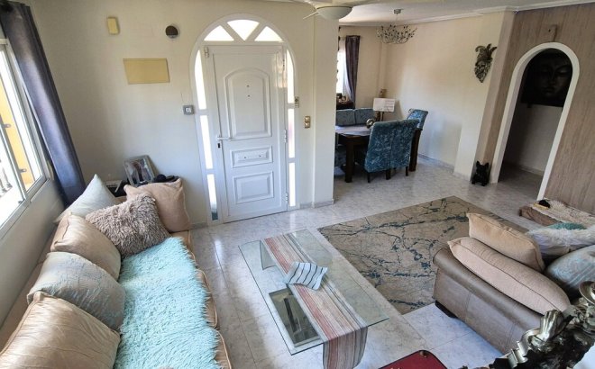 Resale - Villa -
Villamartin - Costa Blanca