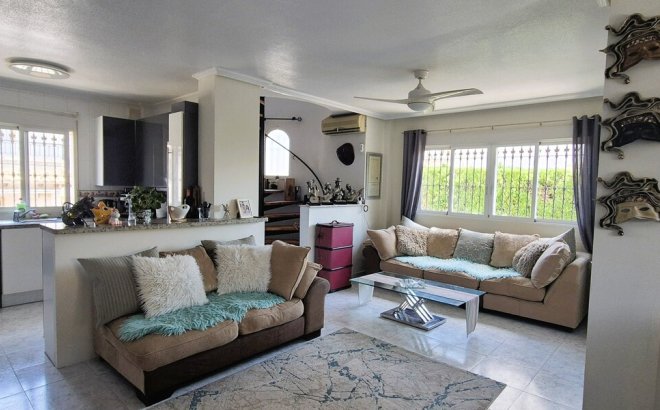 Resale - Villa -
Villamartin - Costa Blanca