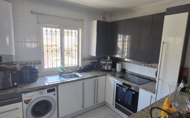 Resale - Villa -
Villamartin - Costa Blanca