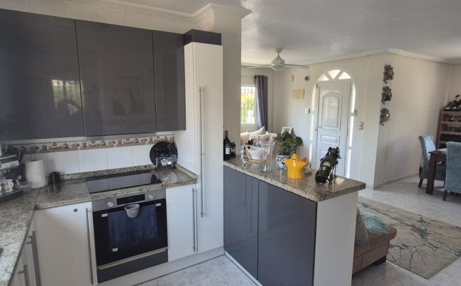 Resale - Villa -
Villamartin - Costa Blanca