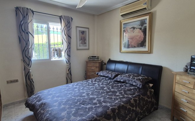 Resale - Villa -
Villamartin - Costa Blanca