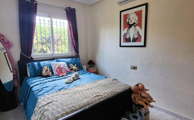 Resale - Villa -
Villamartin - Costa Blanca