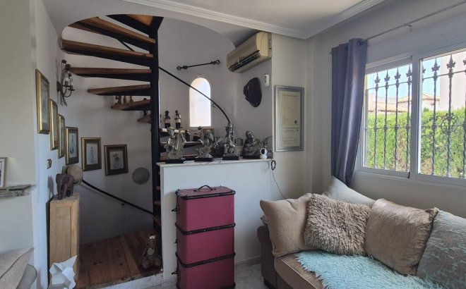 Resale - Villa -
Villamartin - Costa Blanca