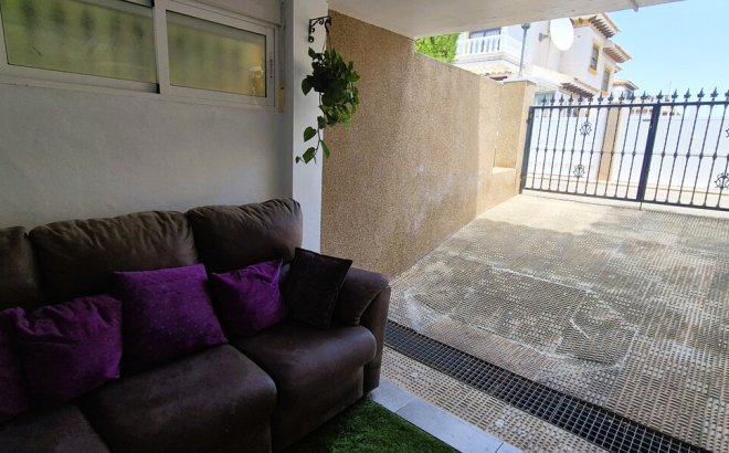 Resale - Villa -
Villamartin - Costa Blanca