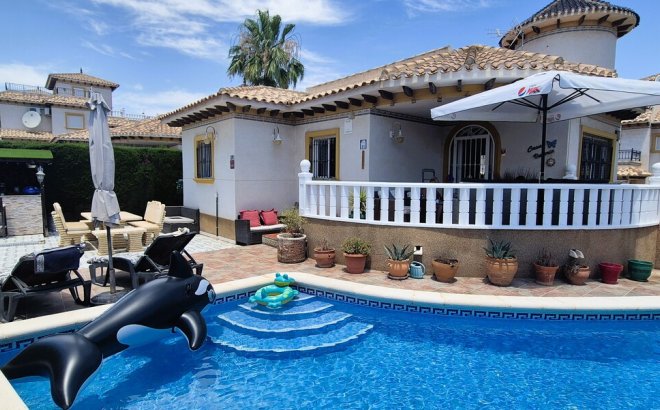 Resale - Villa -
Villamartin - Costa Blanca