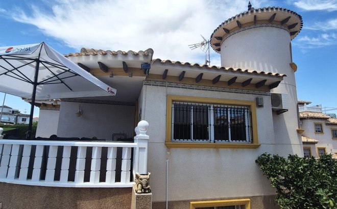 Resale - Villa -
Villamartin - Costa Blanca
