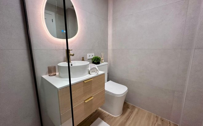 Resale - Apartment -
Torrevieja - Habaneras