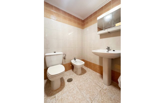 Resale - Bungalow -
Torrevieja - Costa Blanca