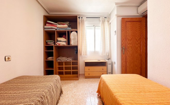 Resale - Bungalow -
Torrevieja - Costa Blanca