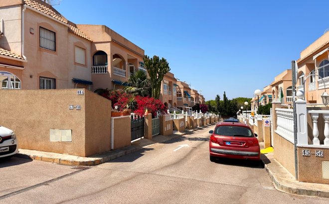 Resale - Bungalow -
Torrevieja - Costa Blanca
