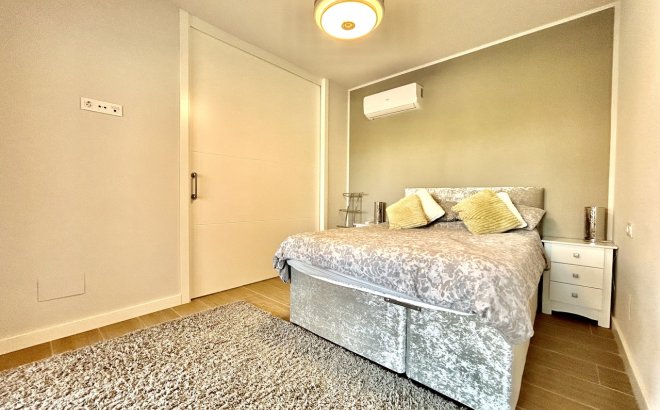Resale - Apartment -
Villamartin - Costa Blanca