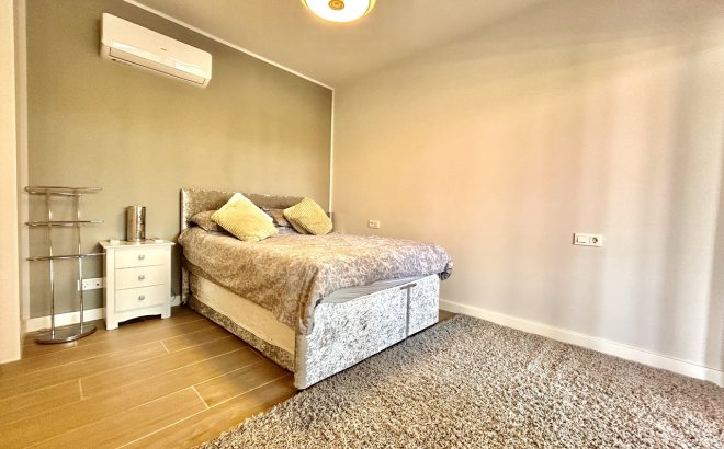Resale - Apartment -
Villamartin - Costa Blanca