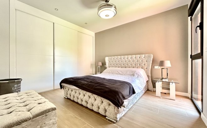 Resale - Apartment -
Villamartin - Costa Blanca