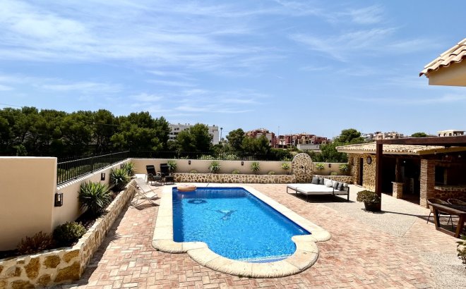 Resale - Villa -
La Zenia - Costa Blanca
