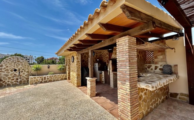 Resale - Villa -
La Zenia - Costa Blanca