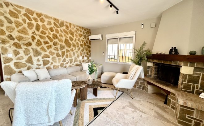 Resale - Villa -
La Zenia - Costa Blanca