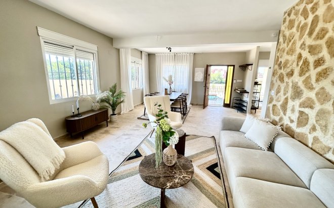 Resale - Villa -
La Zenia - Costa Blanca