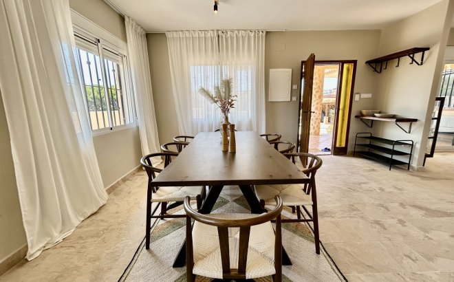 Resale - Villa -
La Zenia - Costa Blanca