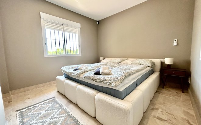 Resale - Villa -
La Zenia - Costa Blanca