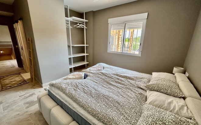 Resale - Villa -
La Zenia - Costa Blanca