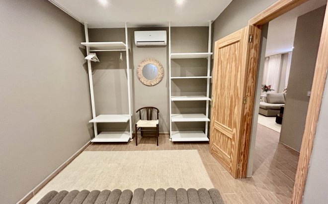 Resale - Villa -
La Zenia - Costa Blanca