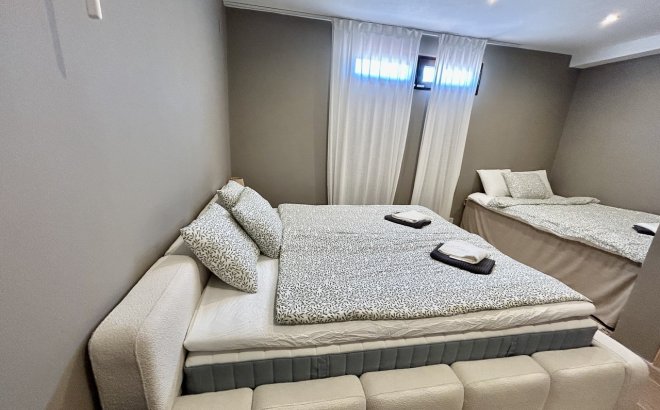 Resale - Villa -
La Zenia - Costa Blanca
