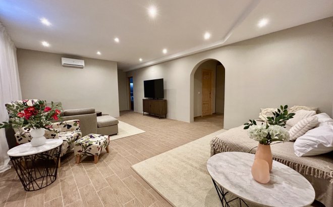 Resale - Villa -
La Zenia - Costa Blanca