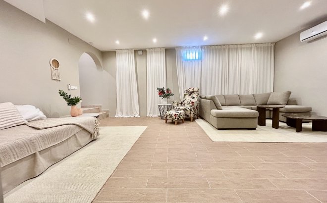 Resale - Villa -
La Zenia - Costa Blanca