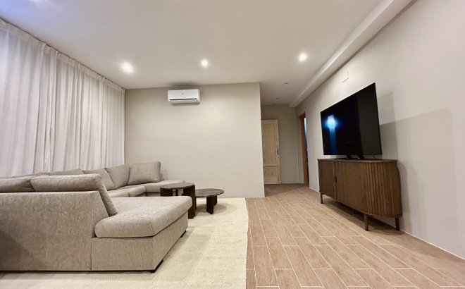 Resale - Villa -
La Zenia - Costa Blanca