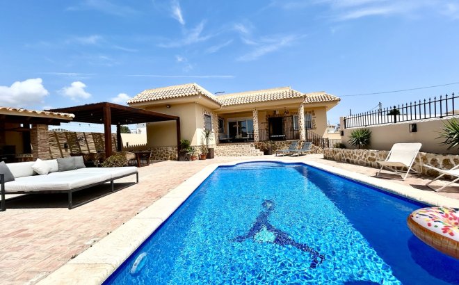Resale - Villa -
La Zenia - Costa Blanca