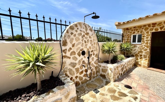 Resale - Villa -
La Zenia - Costa Blanca