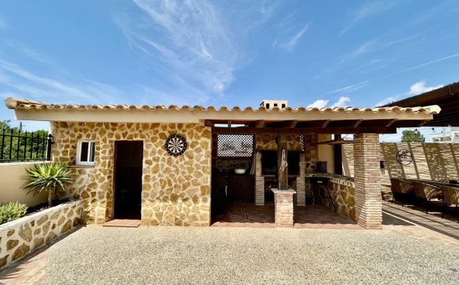 Resale - Villa -
La Zenia - Costa Blanca