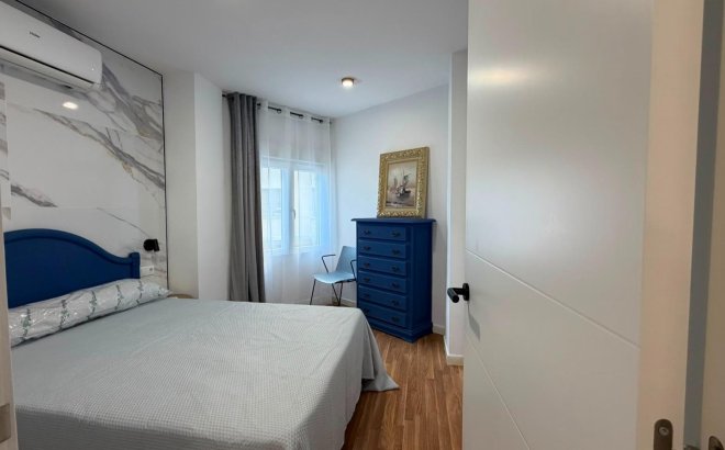 Resale - Apartment -
Torrevieja - Playa del Cura