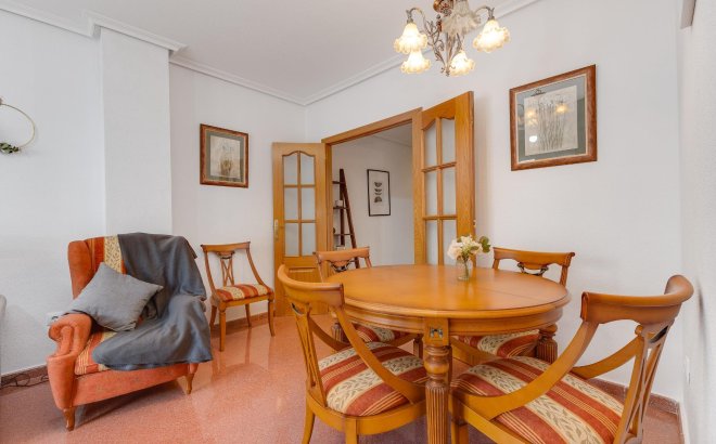 Herverkoop - Penthouse -
Torrevieja - Paseo Maritimo