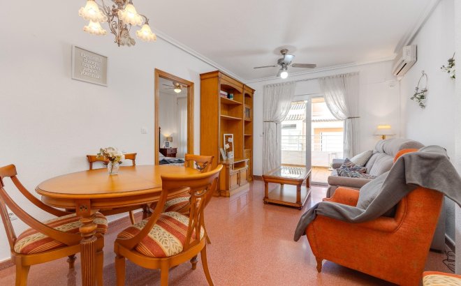 Herverkoop - Penthouse -
Torrevieja - Paseo Maritimo