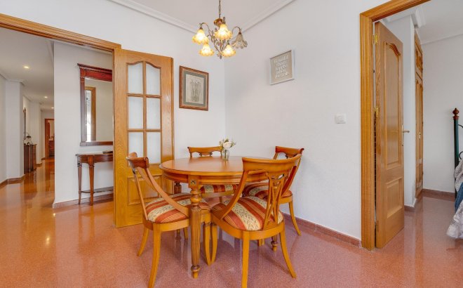 Herverkoop - Penthouse -
Torrevieja - Paseo Maritimo