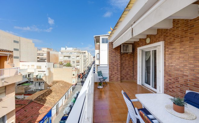 Herverkoop - Penthouse -
Torrevieja - Paseo Maritimo