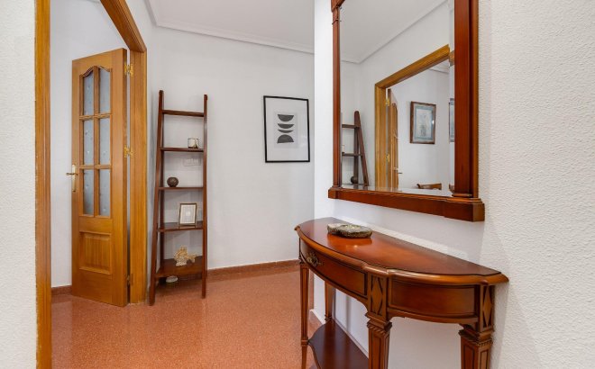 Herverkoop - Penthouse -
Torrevieja - Paseo Maritimo