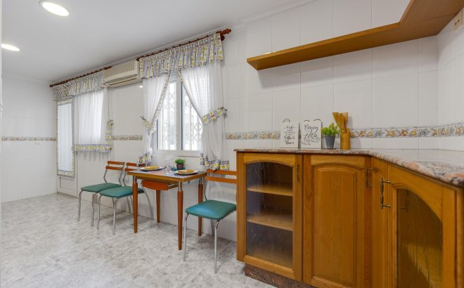 Herverkoop - Penthouse -
Torrevieja - Paseo Maritimo