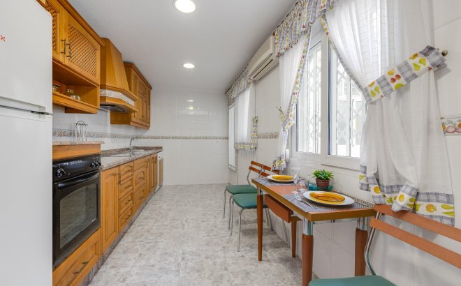 Herverkoop - Penthouse -
Torrevieja - Paseo Maritimo