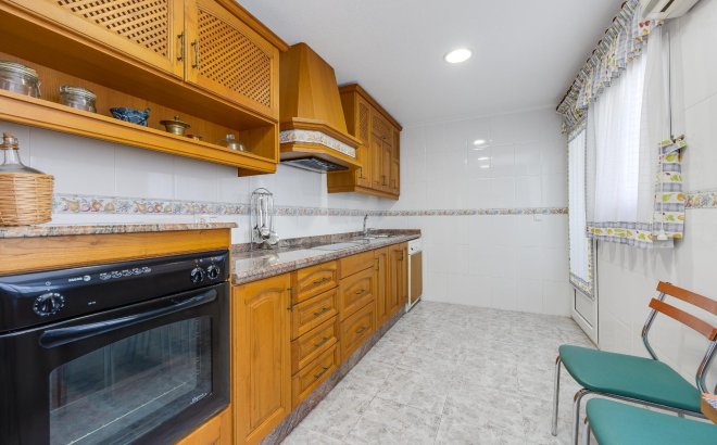 Herverkoop - Penthouse -
Torrevieja - Paseo Maritimo